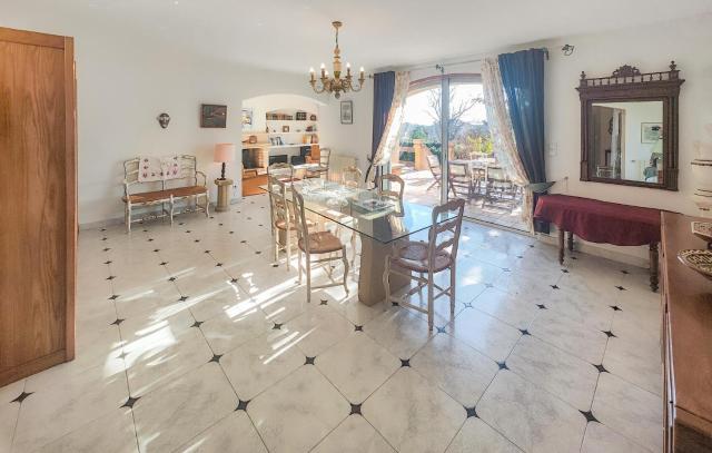 Gorgeous Home In Cruzy