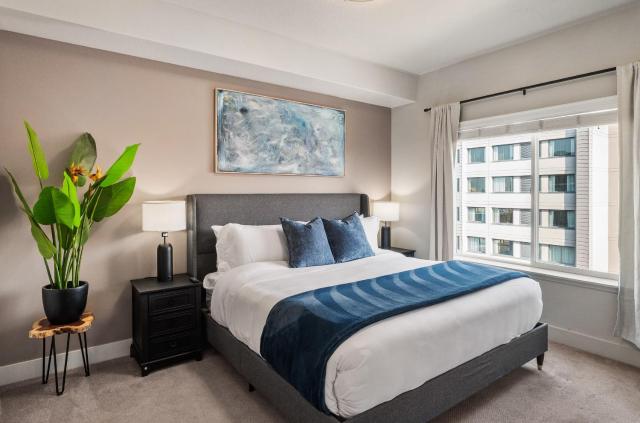 Boutique 1BR near Convention Center - Pool,Htub,Gym