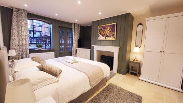 St Michaels Town House - Elegant and Large Holiday Home in the Heart of Gloucester