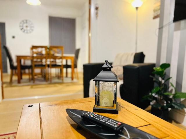 Cosy 3BDR In Levenshulme-Close To Manchester City Centre And Stockport Town- Free Parking- WiFi