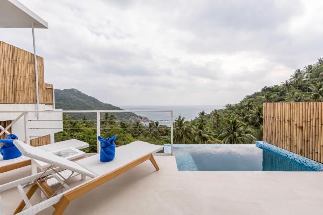White&Blue Pool Villas