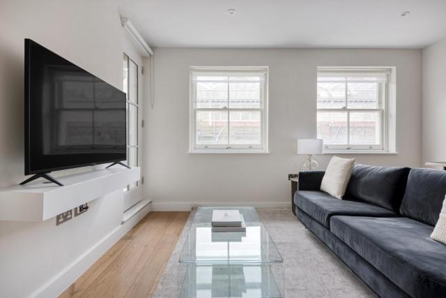 Blueground Waterloo open plan balcony LON-102