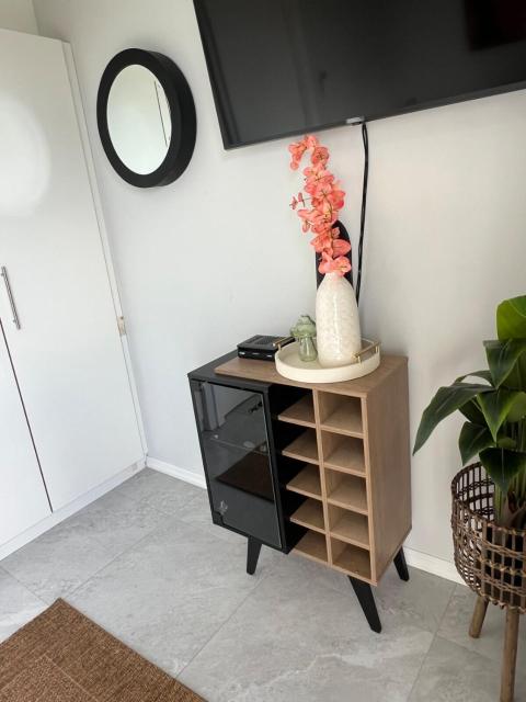 Walk to the BEACH Cozy Condo in Marisule with pool
