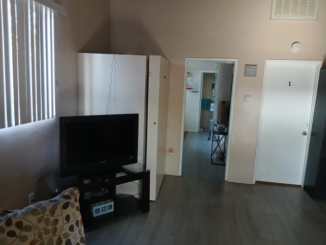 Handcraft Cabin LAX Port of LA 20 min away