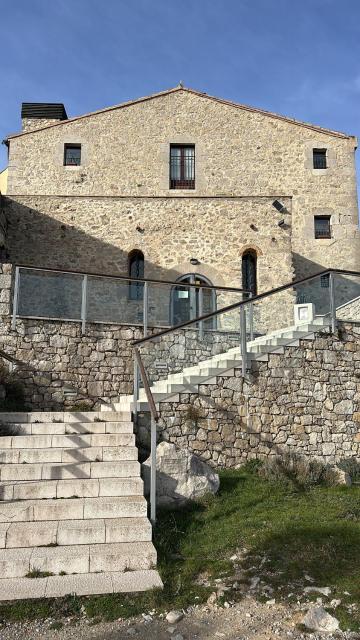 Santuari Mare de Déu Del Mont Restaurant-Hostatgería
