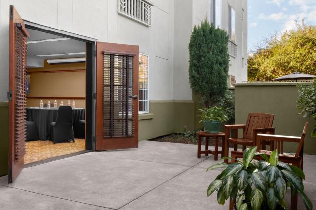 Larkspur Landing Extended Stay Suites Renton