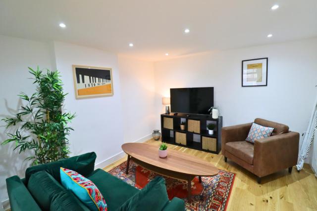 London Mitcham Stunning Two Bedroom Apartment