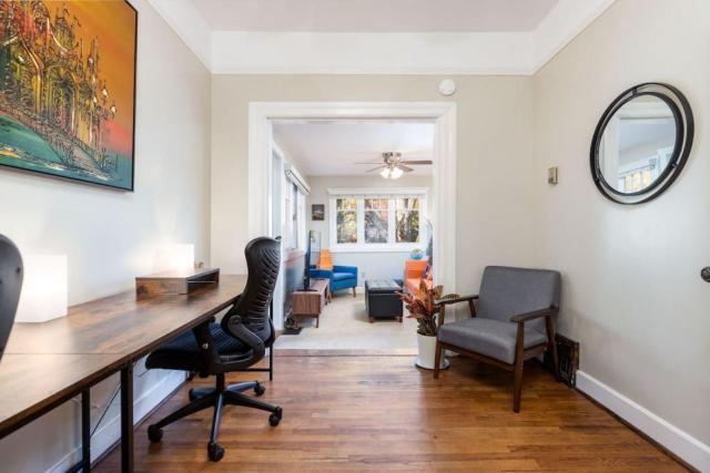 Historic Avenues Downtown w Dedicated Workspace
