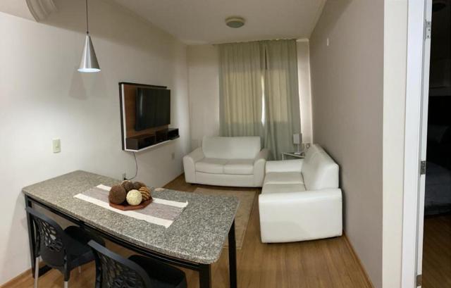 Apto para CASAL com bela VISTA, 2 camas de Solteiro, COZINHA COMPLETA, PISCINA, SAUNA, PORTARIA 24h e GARAGEM