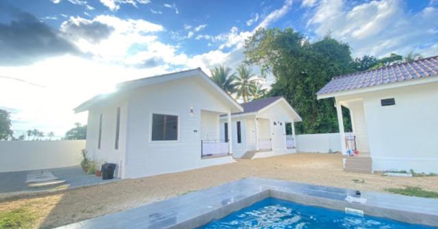 Zulanie's The Pool Cottage near D'Aur Beach, Melawi, Bachok