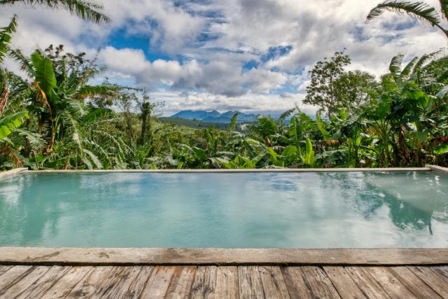Kalikasan Glamping Resort near Manila with Overlooking Pool and Starlink