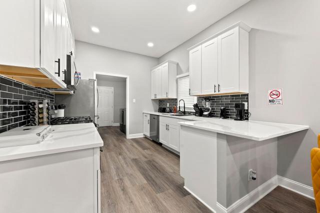 Atlanta Modern Escape Prime Location & Spacious Living sleeps 14