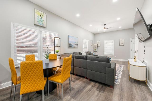 Atlanta Modern Escape Prime Location & Spacious Living sleeps 14