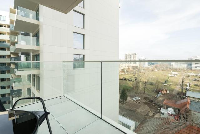 Cristella king Bed entire Apartment, private Parking, Near Promenada Bussiness Center