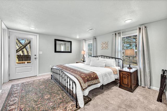 University Place, family stay, practically on JBU campus