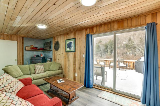 Mtn-View Deck & Grill: Creekside Catskills Cabin!