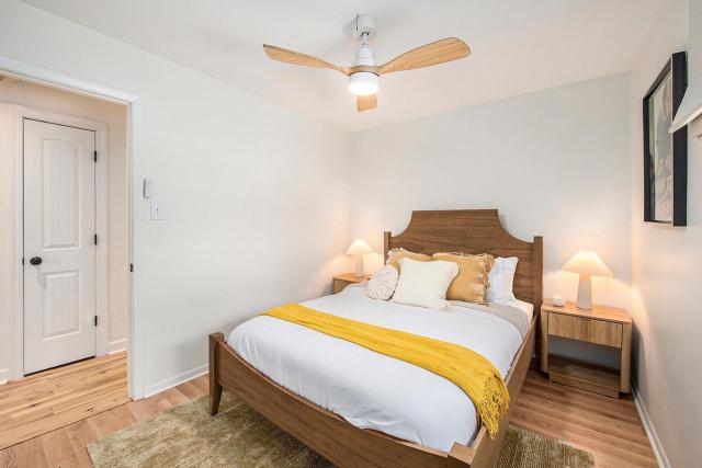 New Beach front 5bd in Sister Lakes with Hot tub