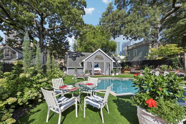 Midtown 6bed 5bath w pool and sauna