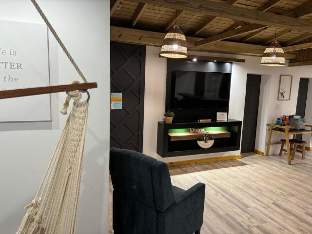 VSS Beach House - A Beachfront Paradise in Arecibo