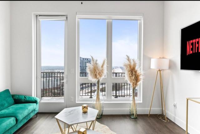 NEW! Royal Penthouse King Bed Amazing Views!