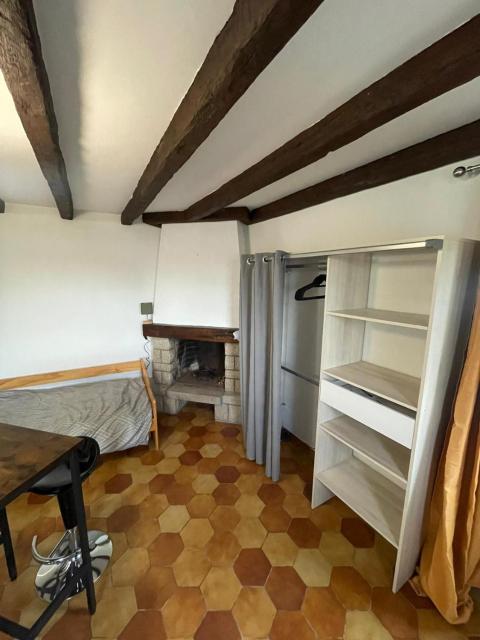Studio indépendant dans maison d habitation