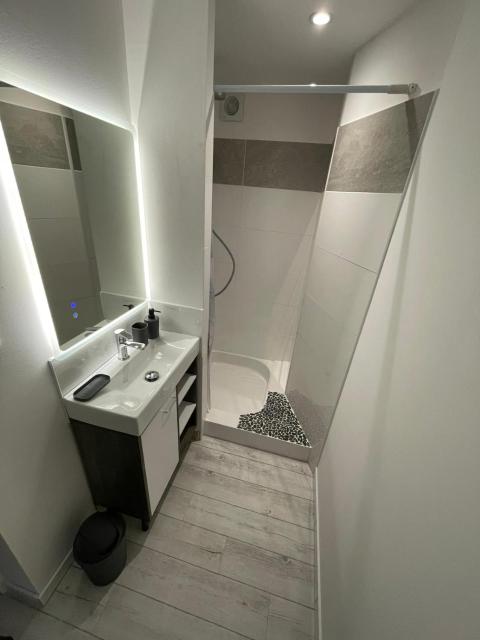 Studio indépendant dans maison d habitation