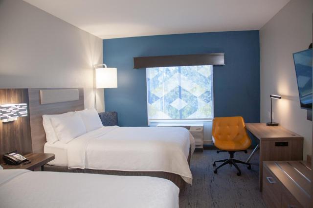 Holiday Inn Express & Suites Overland Park by IHG