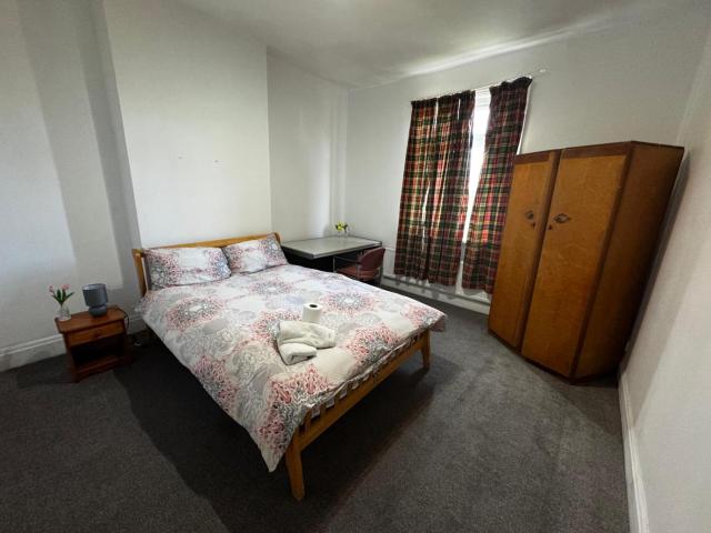 Double-Bedroom in the Heart of Salford Manchester GCSW4 Perfect for Short Stays
