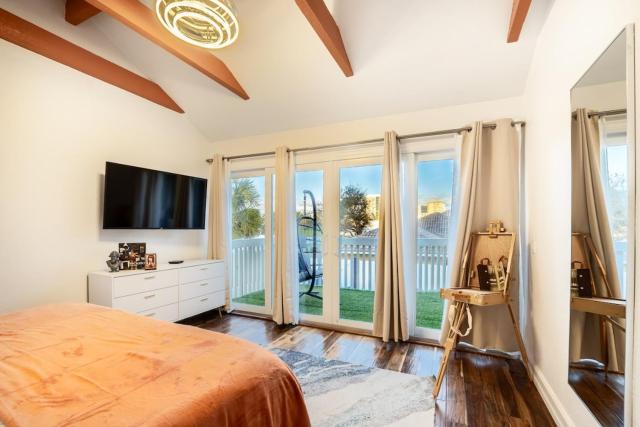 Beachfront Oasis w Htd Pool Cinema Game-Room Tiki