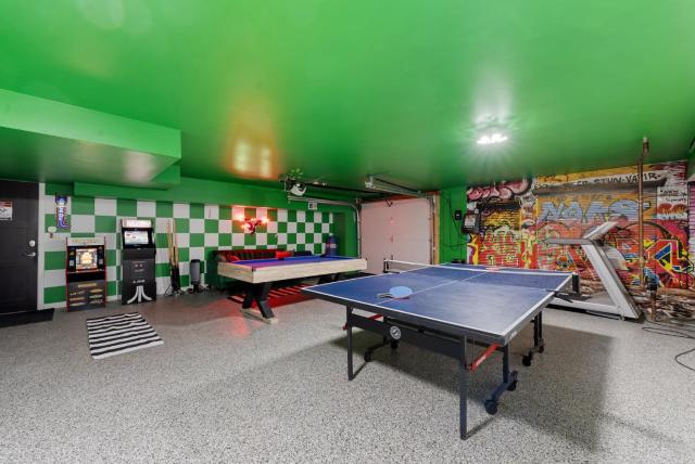 5BR 5BA Architectural Estate-Theatre Gym Rooftop