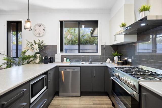 Largs Tides - Modern Stay Between Beach & Dining