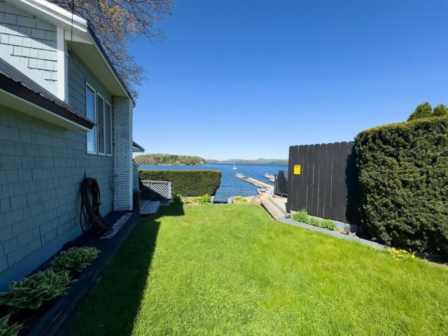 Lakefront Cottage in Colchester