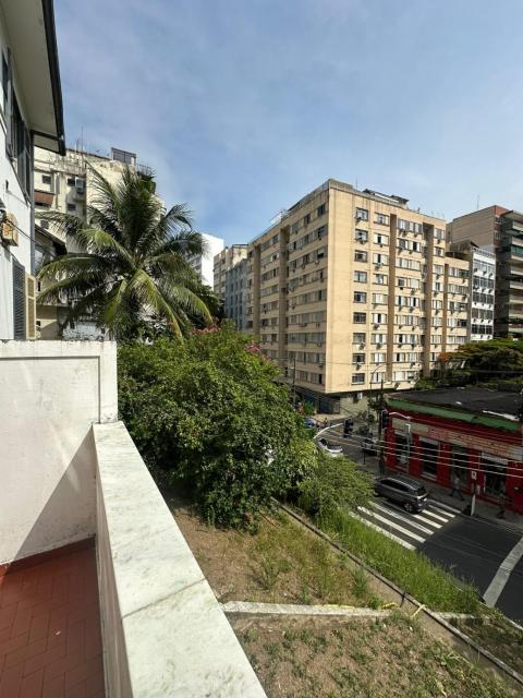 Quarto Copacabana próximo à praia e metro