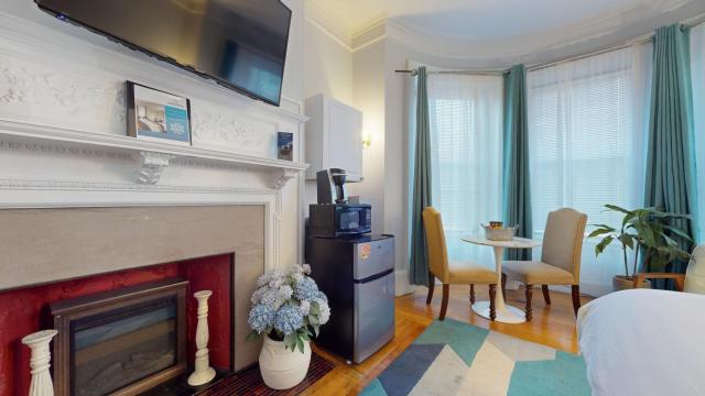 Walk to Fenway, Longwood Medical, Large Pvt Room