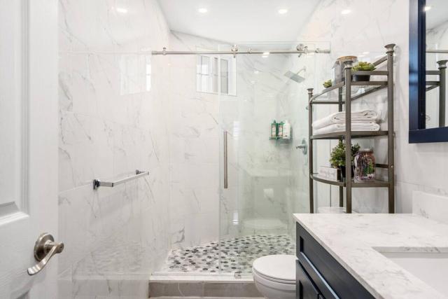 Modern 3 Bed Apt Parking W D