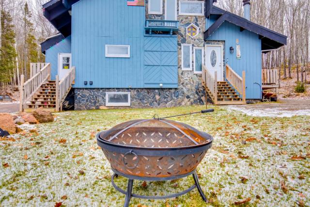 Iron River Retreat w/ Sauna: Walk to Ski Brule!