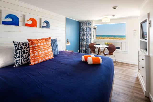 Breakwater Hotel
