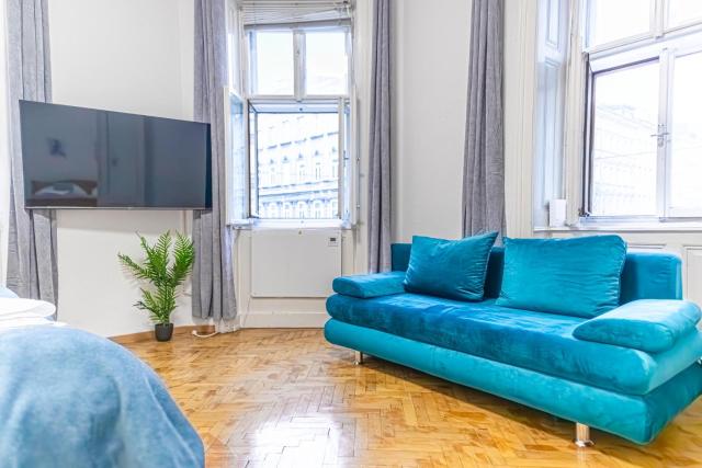 Comfy 2BR Apt for Up To 6P, Near Wiener Stadthalle