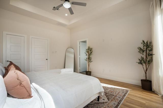 Cozy King Suite in Houston TX