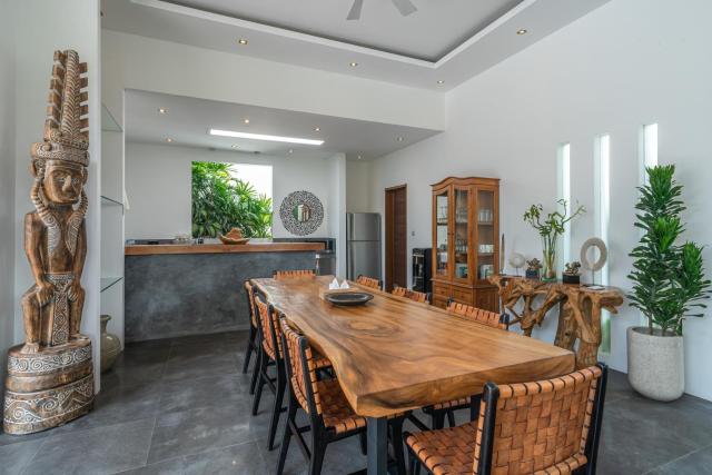 Villa Cempaka Ungu - Tranquil & Chic Pool 4-Bedroom Villa In The Heart Of Seminyak
