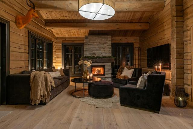 Modern Log Cabin With Hot Tub And Sauna