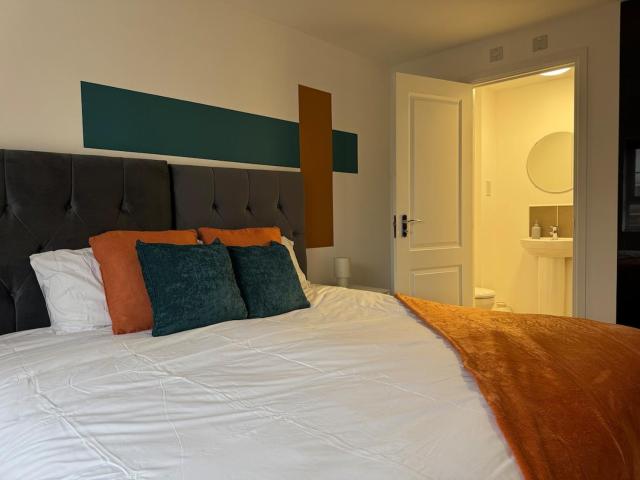 Spacious 3 Bed Home Near Hospital Free Parking