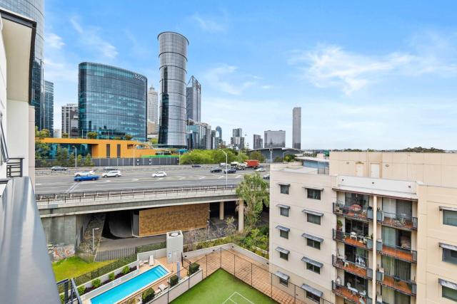Spacious 2BR Pool, Tennis & Free Parking