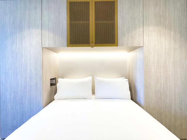 Heart of Adelaide - 2BR Rundle Mall Apt with Gym