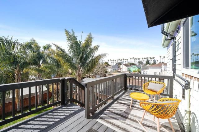 Beautiful Top Floor Getaway in Beach Town