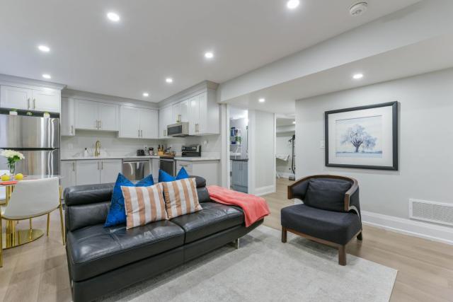 2 Bedroom Private Suite-Parking-Near Hospital and Airport
