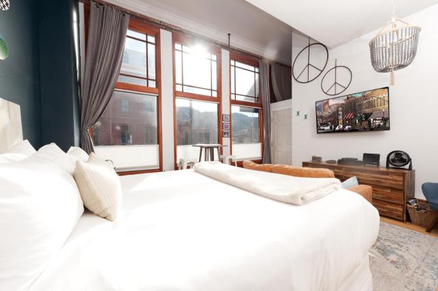 Jarvis Condo 110
