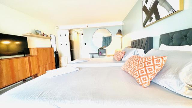 Beautiful Condo at the Island Colony in Waikiki