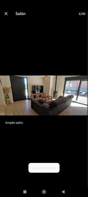 Casa con piscina junto al mar