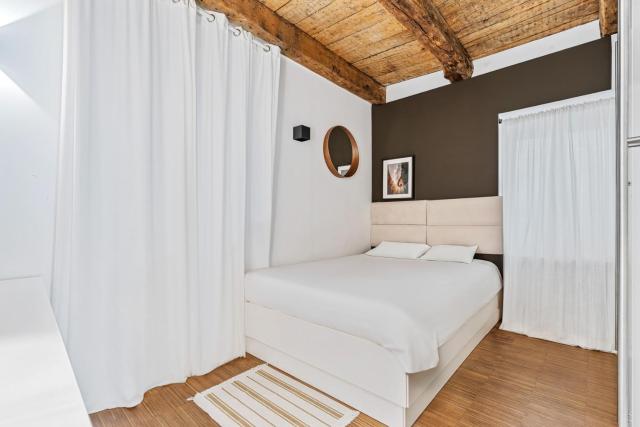 Stylish Stay in Grund with Balcony & City Views